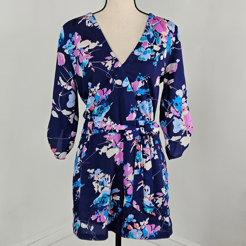 Yumi Kim Floral Belted Romper Womens Size M Navy Blue V-Neck With Pockets